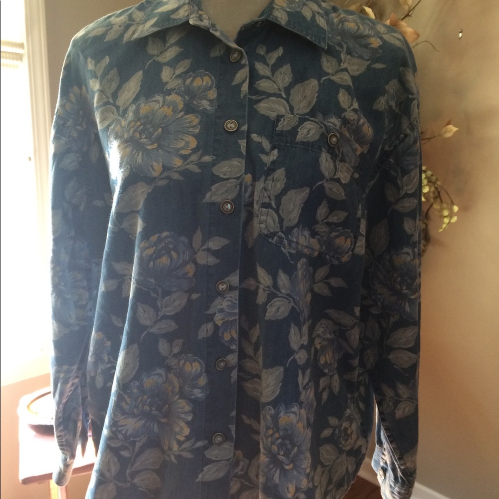 Liz wear blouse